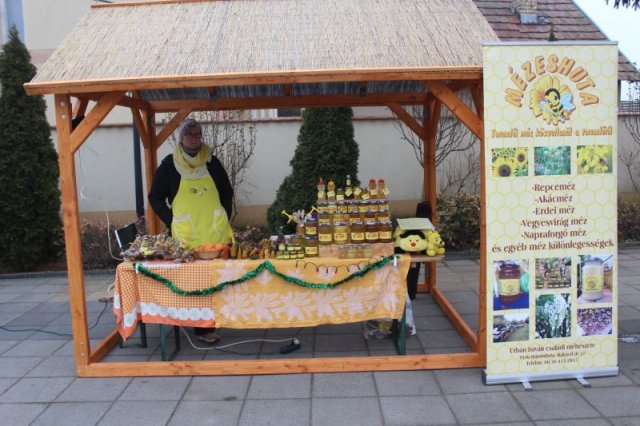 Idősek csomagosztás