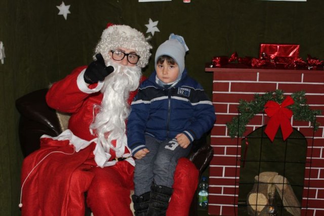 Mikulás csomagosztás