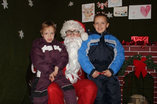 Mikulás csomagosztás