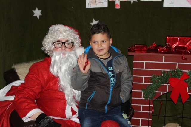 Mikulás csomagosztás