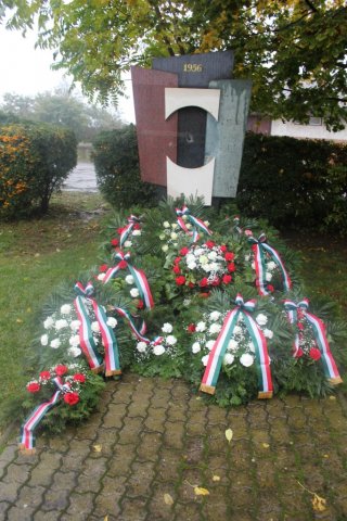 Tisztelet az '56-os hősök előtt