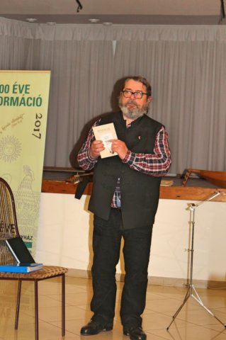 Dinnyés József daltulajdonos