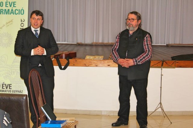 Dinnyés József daltulajdonos